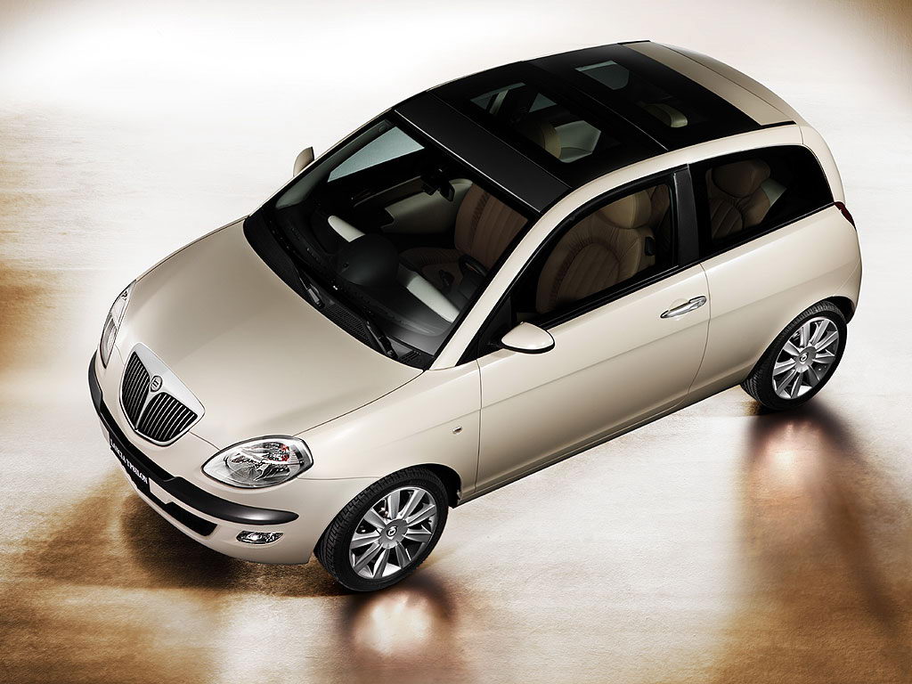 Lancia Ypsilon 2003 04.jpg